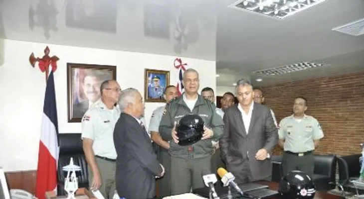 Asocivu se suma a campaña prevención accidentes; dona 100 cascos protectores