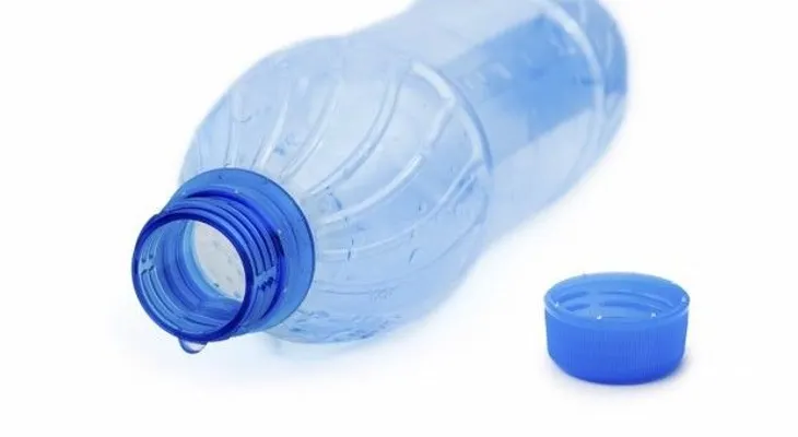 Brote de gastroenteritis agua embotellada afecta a 670 personas en España