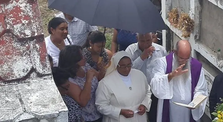 Presidente CDP, Olivo de León agradece solidaridad; gráficas funeral de su madre 