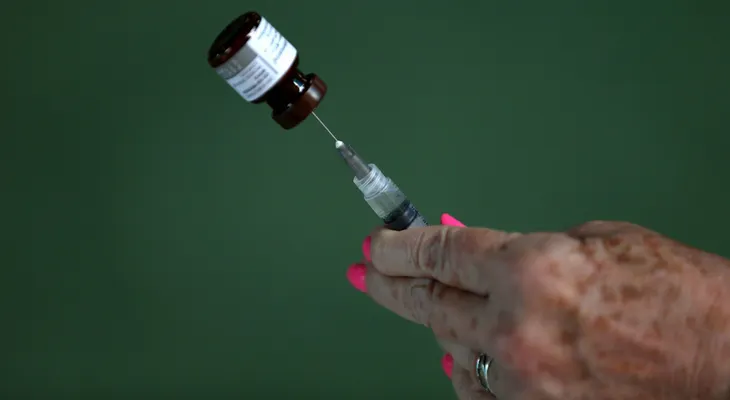 Alerta en América por la creciente ola antivacunas en medio de nuevos brotes