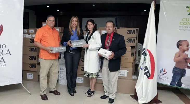 Despacho de la Primera Dama dona medicinas a hospital