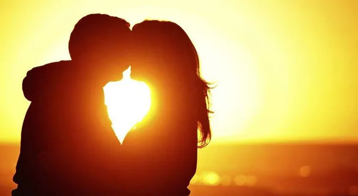 Entérate de las 10 ventajas de los besos para tu salud, dicha por la ciencia
