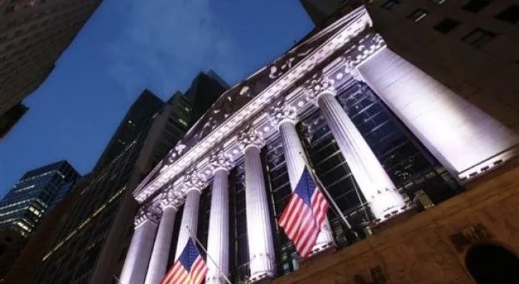 Wall Street cierra al alza luego de una jornada agitada 