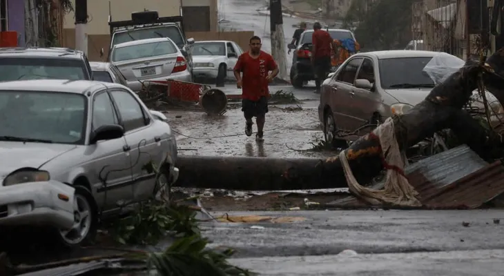 Huracán María se mueve lentamente al noreste de las costas dominicanas