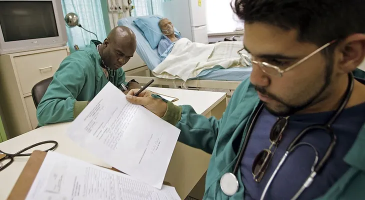 Asamblea de Venezuela declara crisis humanitaria de salud