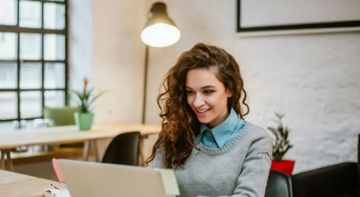 ¿Cuál es la mejor manera para que las personas sean felices en su trabajo?        