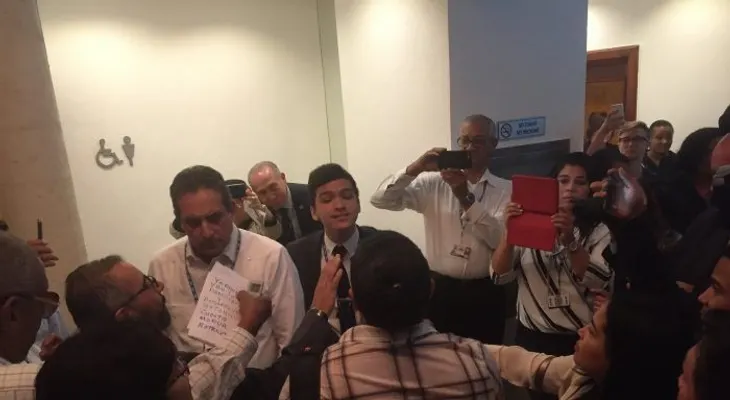 Uso de baños por personas trans provoca enfrentamiento en reunión OEA en Santo Domingo