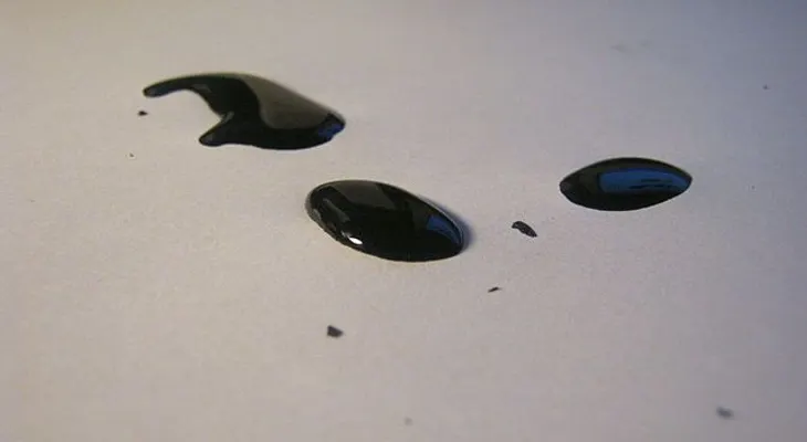 4 trucos para quitar manchas de tinta de gel de la ropa