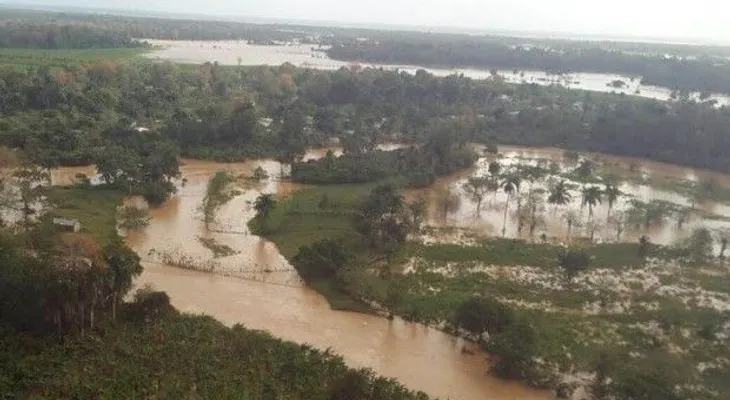 Ríos Boba y Baquí rompen autopista Nagua-Río San Juan
