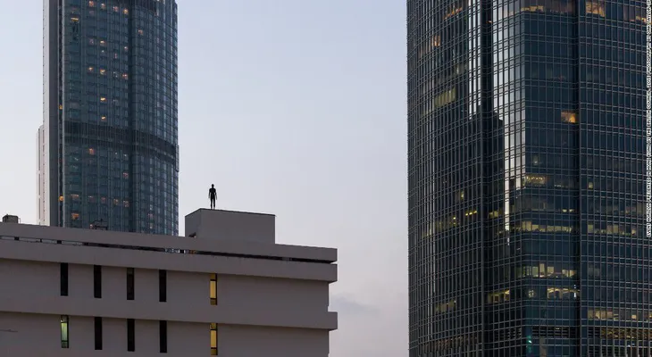 Event Horizon: Los hombres inmóviles de Antony Gormley invaden Hong Kong
