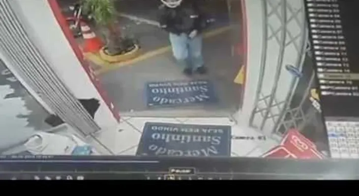 La Coca-Cola puede ser mortal: Vigilante casi mata a un comprador 'armado' con una botella
