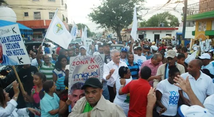Miguel Vargas deplora la gente viva tras las las rejas en su casa y negocios, por inseguridad