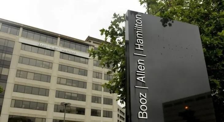 Google pide publicar datos facilitados a EE.UU. mientras Snowden sigue huido  