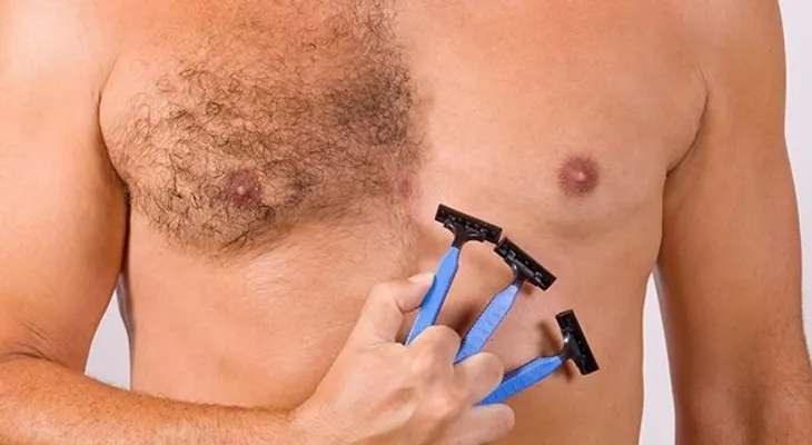 Hombres con vello en pecho son más inteligentes y atractivos para las mujeres