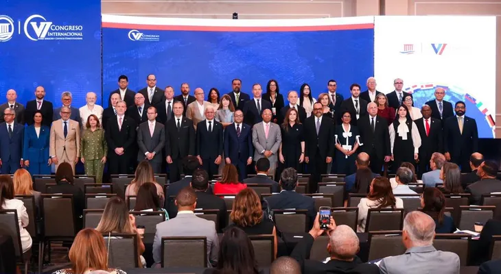 Juristas cuestionan prisión preventiva y aumento de penas en congreso sobre justicia constitucional en RD