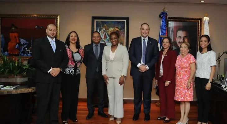  Delegación de Curazao visita Ministro Industria y Comercio