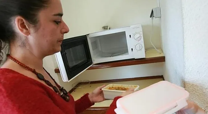 Los falsos mitos del cáncer: ni lo causa el estrés ni los microondas