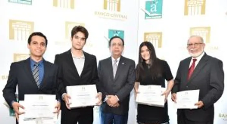 Banco Central premia a jóvenes "Economistas del Futuro"