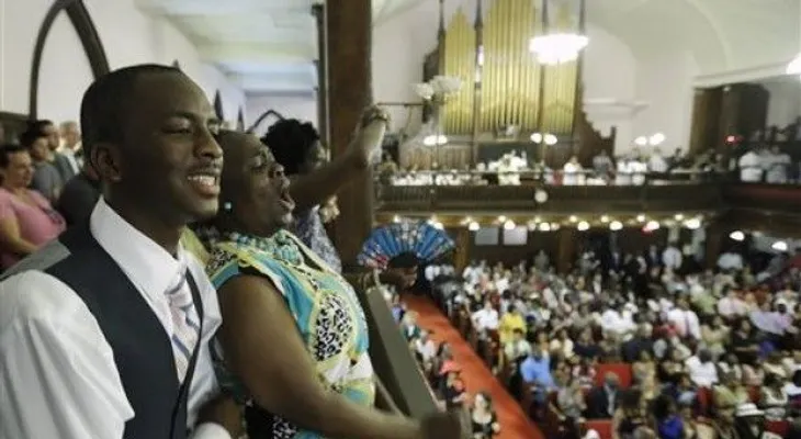 Iglesia de Charleston realiza primer servicio tras matanza 