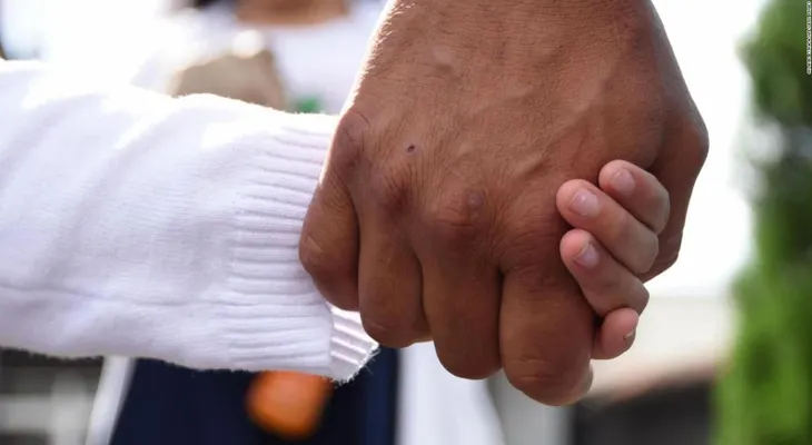 ICE dice que es "falso" el reporte de la muerte de niño bajo su custodia