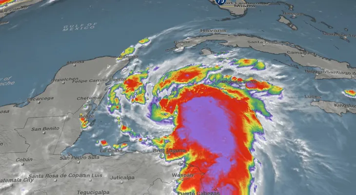 Tormenta tropical Franklin toca tierra en México