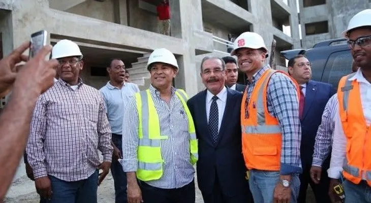 Danilo Medina inspecciona avances de La Nueva Barquita