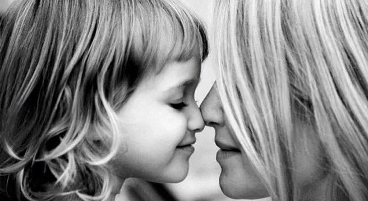 Madre e hija, cómo el vinculo que las une puede también distanciarlas