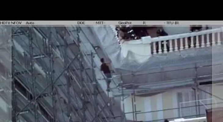 Impresionante maniobra de un bombero para salvar a un suicida