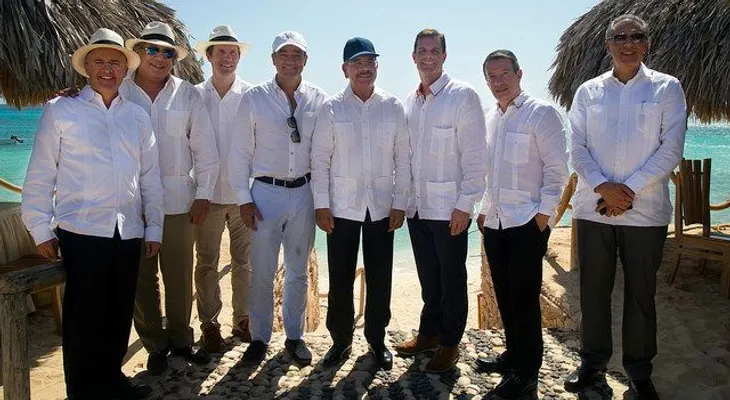 Presidente Danilo Medina recorre Bahía de las Águilas con inversionistas extranjeros 