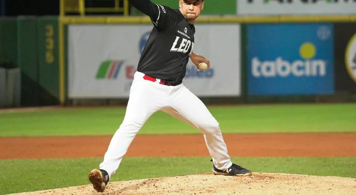 El zurdo Kenny Hernández regresa con el Escogido