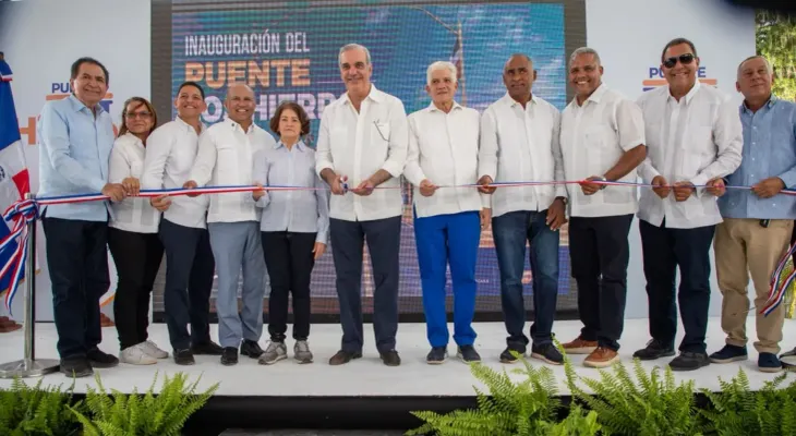Abinader inaugura el puente Los Hierros en Baní y anuncia avance de la presa de La Gina