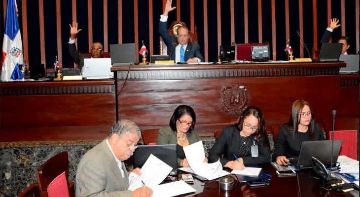 Senado aprueba proyecto castiga el feminicidio con 40 años de prisión