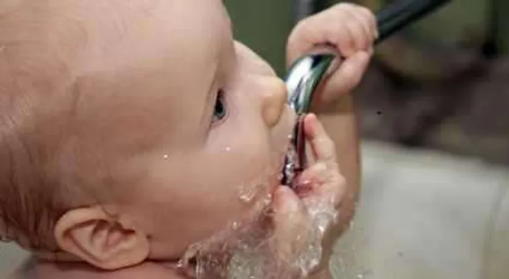 Extraño pero verdadero: beber demasiada agua puede matarte