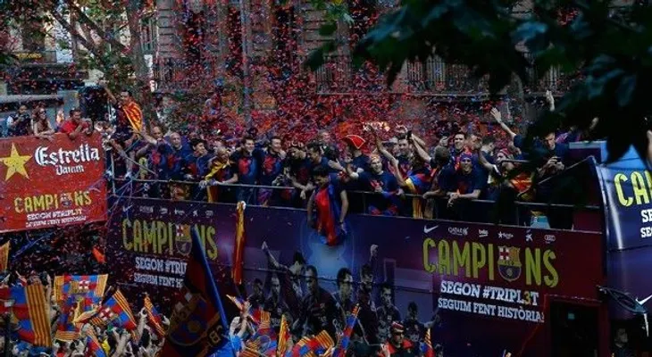 Barcelona celebra título Champions con gran desfile