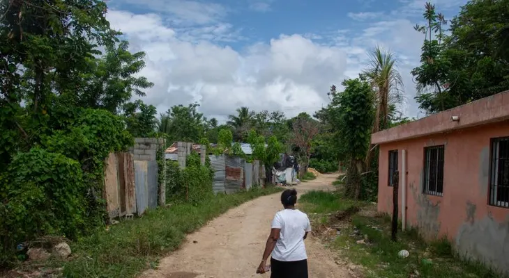 Comunitarios de Villa del Norte agradecen al Listín y claman a Obras Públicas por su vía principal