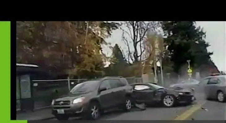 Impactante persecución: la Policía acribilla a balazos a un ladrón de coches