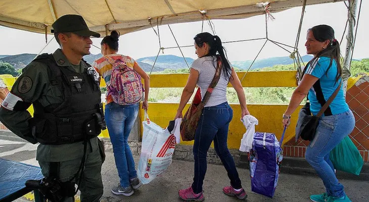 Maduro reabre la frontera 12 horas, y los venezolanos la cruzan para adquirir alimentos y medicinas