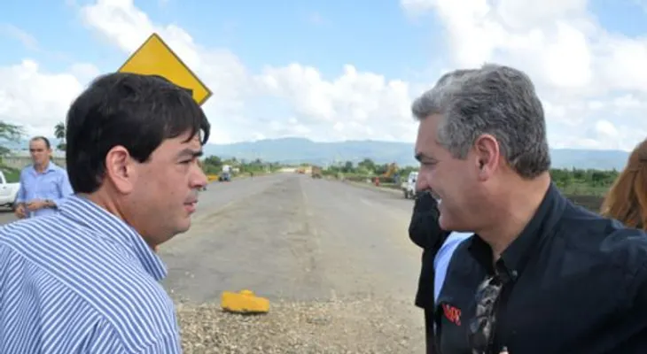 Gonzalo Castillo de vuelta a Santiago; supervisa construcción Circunvalación Norte