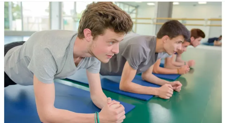 Actividad física mejora disciplina y rendimiento escolar en adolescentes