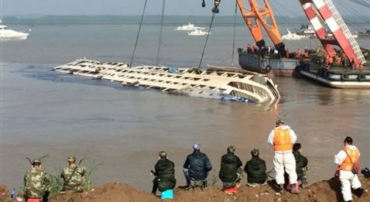 345 cifra de muertos por naufragio en China