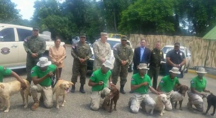 Embajada de EE.UU. entrega unidad canina al Cesfront en Dajabón