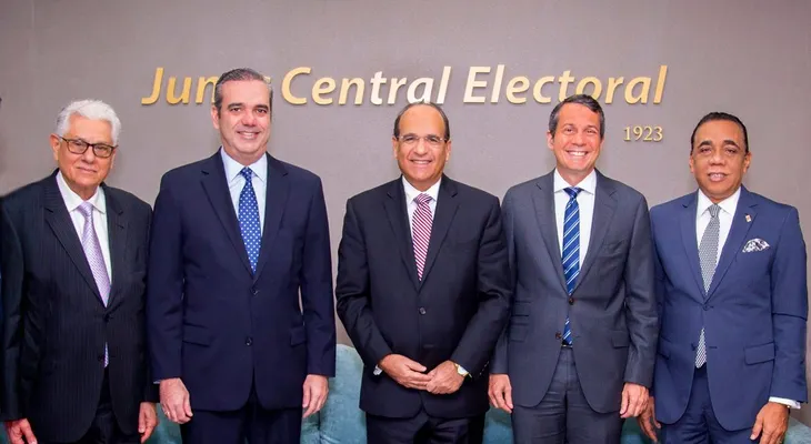 Pleno JCE recibe a Luis Abinader y Orlando Jorge Mera
