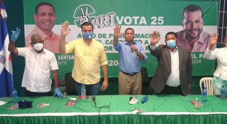 Trajano Santana juramenta a Rafael Paz candidato a senador del PRI en el Distrito Nacional