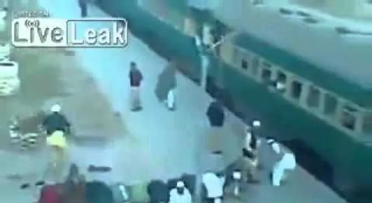 La fe mueve montañas? pero no frena trenes
