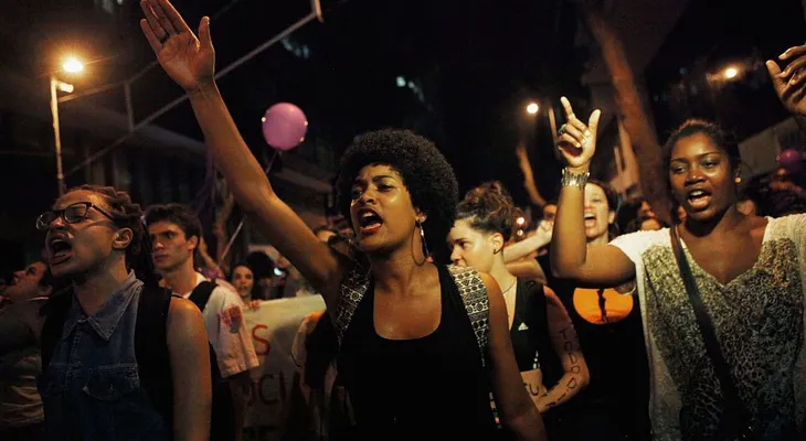 Difusión de video de joven violada por 30 hombres conmociona a Brasil