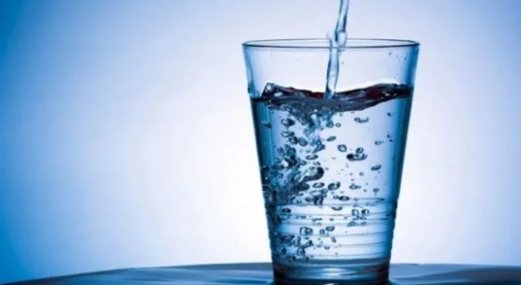 14 beneficios de tomar agua, recomendado por la Dra Samar Yorde