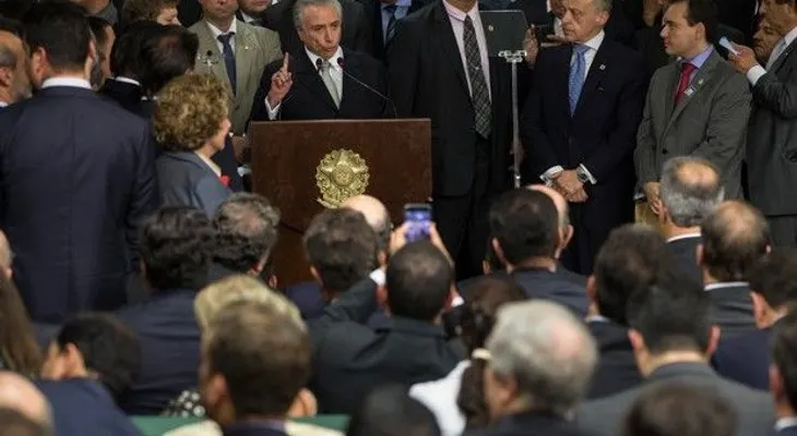 Temer pide confianza a los mercados; Dilma dice peleará