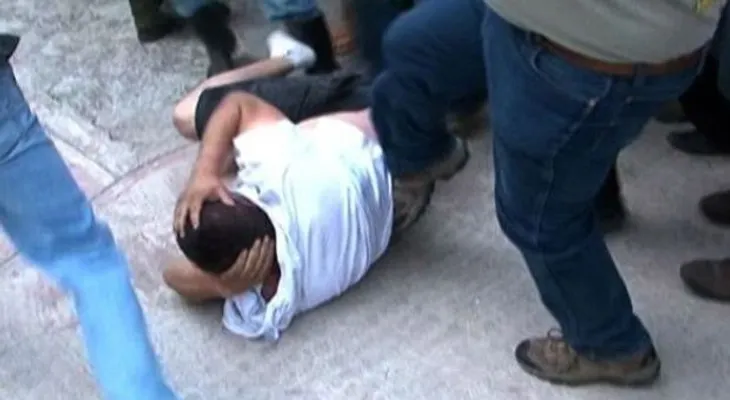 Golpean hombre que encontraron robando 
