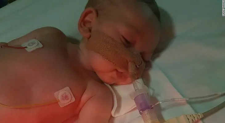 Charlie Gard, muere un día después de haber sido trasladado a un hospital de hospicio