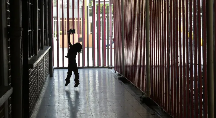 Padre asegura que comando armado secuestro a sus hijos en México